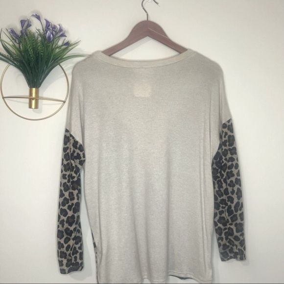 Haptics long-sleeve leopard sweater top - Picture 4 of 4